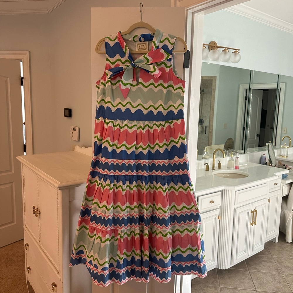 Sail to Sable Multicolor Wave Pattern Dress